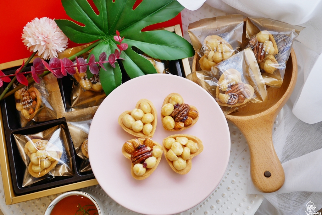『台中。伴手禮』 鴻鼎菓子 ｜ 用料天然無添加、充滿手作溫度的雙星堅果塔、台灣黑熊鐵盒 繽紛三色曲奇餅乾。