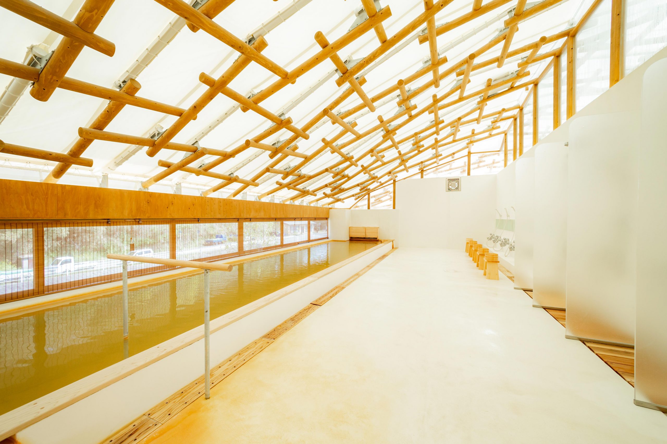 『日本。大分』 Kur Park 長湯（クアパーク長湯）｜世界級建築大師坂茂設計  複合型的溫泉療養設施結合日本濃度最高的長湯溫泉碳酸泉、餐廳及住宿，是創造健康跟療癒身心的好地方。