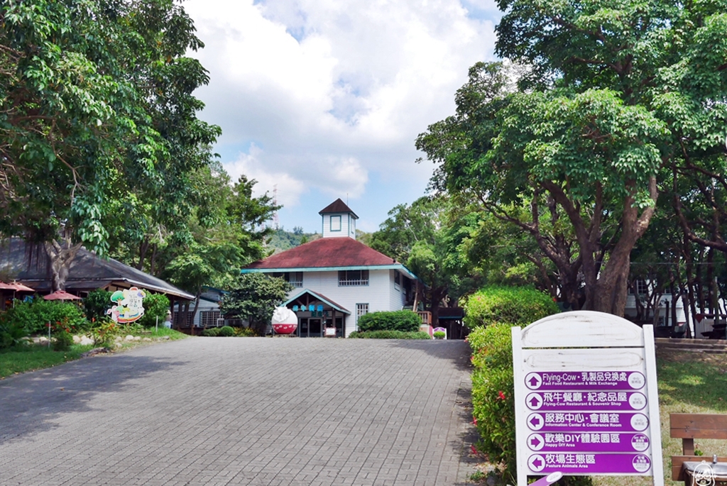 【苗栗】通霄 飛牛牧場 犇牛牛火鍋餐廳｜產地直吃新鮮純淨、香醇濃郁的鮮奶火鍋還有必吃甜點 飛牛白布丁！