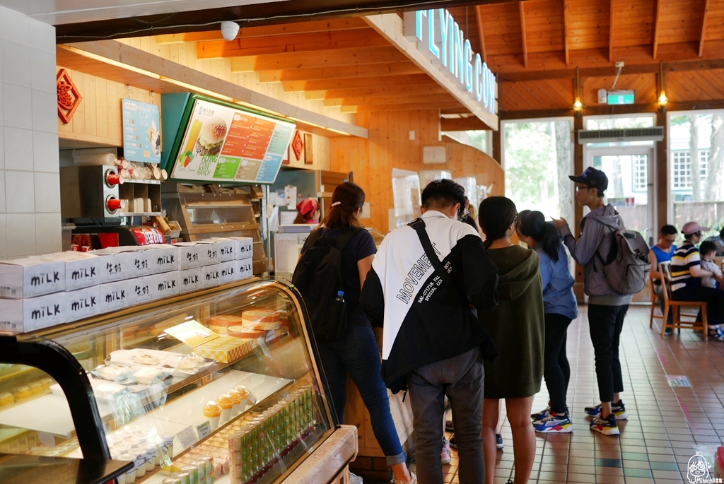 【苗栗】通霄 飛牛牧場 犇牛牛火鍋餐廳｜產地直吃新鮮純淨、香醇濃郁的鮮奶火鍋還有必吃甜點 飛牛白布丁！