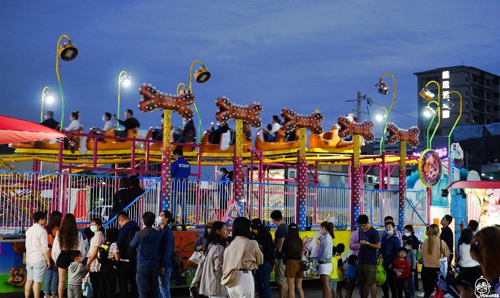 『桃園。青埔』JETS嘉年華遊樂園 桃園場｜來自歐美 城市裡的移動式遊樂園，更是桃園最新、最刺激 65天限定隱藏版景點！快來體驗全台最快、最恐怖360度旋轉的瘋狂尖叫摩天輪！