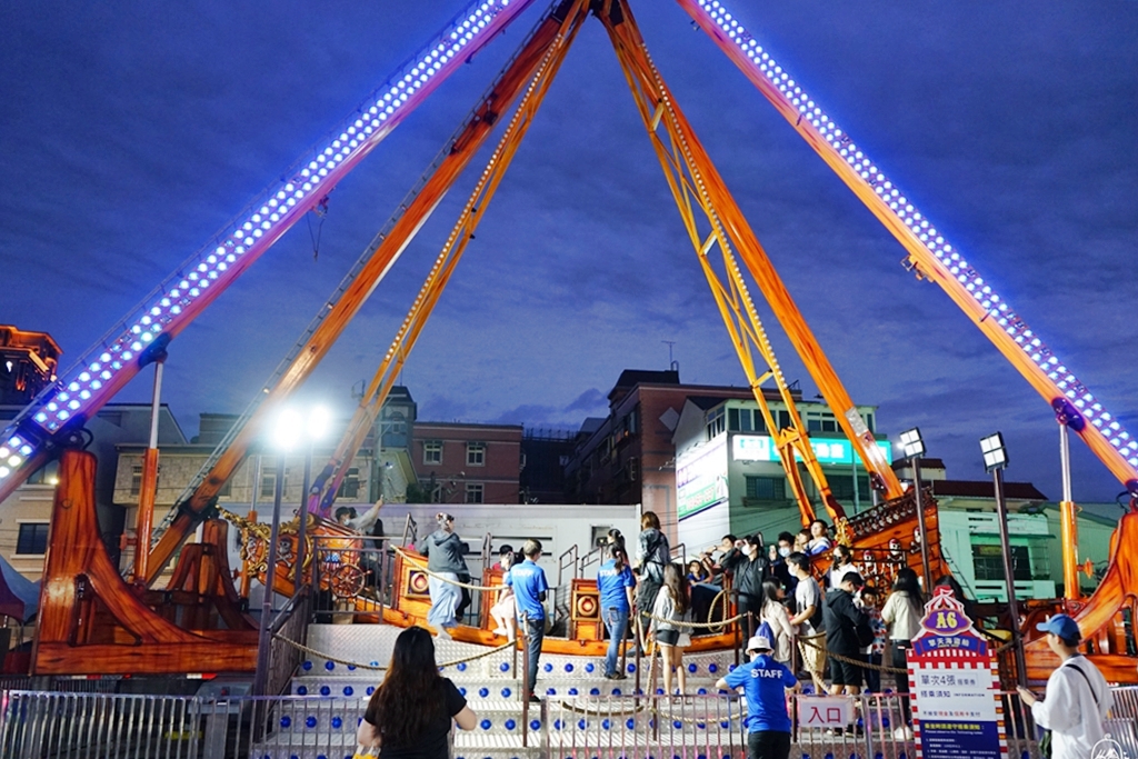 『桃園。青埔』JETS嘉年華遊樂園 桃園場｜來自歐美 城市裡的移動式遊樂園，更是桃園最新、最刺激 65天限定隱藏版景點！快來體驗全台最快、最恐怖360度旋轉的瘋狂尖叫摩天輪！