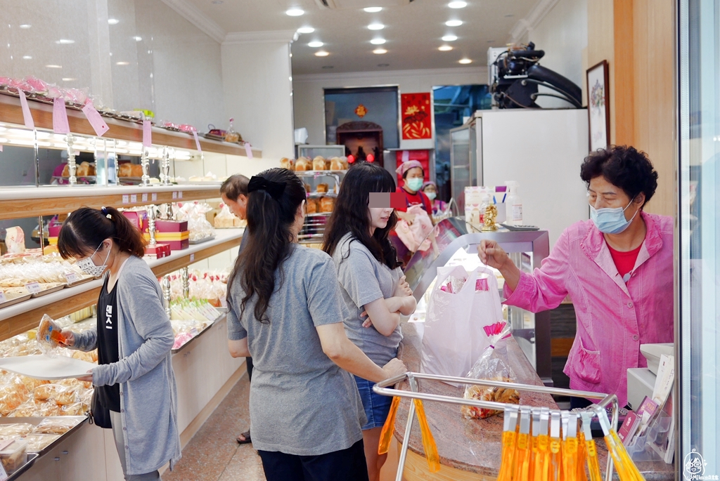 【台中】 豐原 寶才食品行 (芋頭蛋糕)｜純芋頭蛋糕創始店，在地推薦必點 一般清蛋糕，老派的樸實古早味。