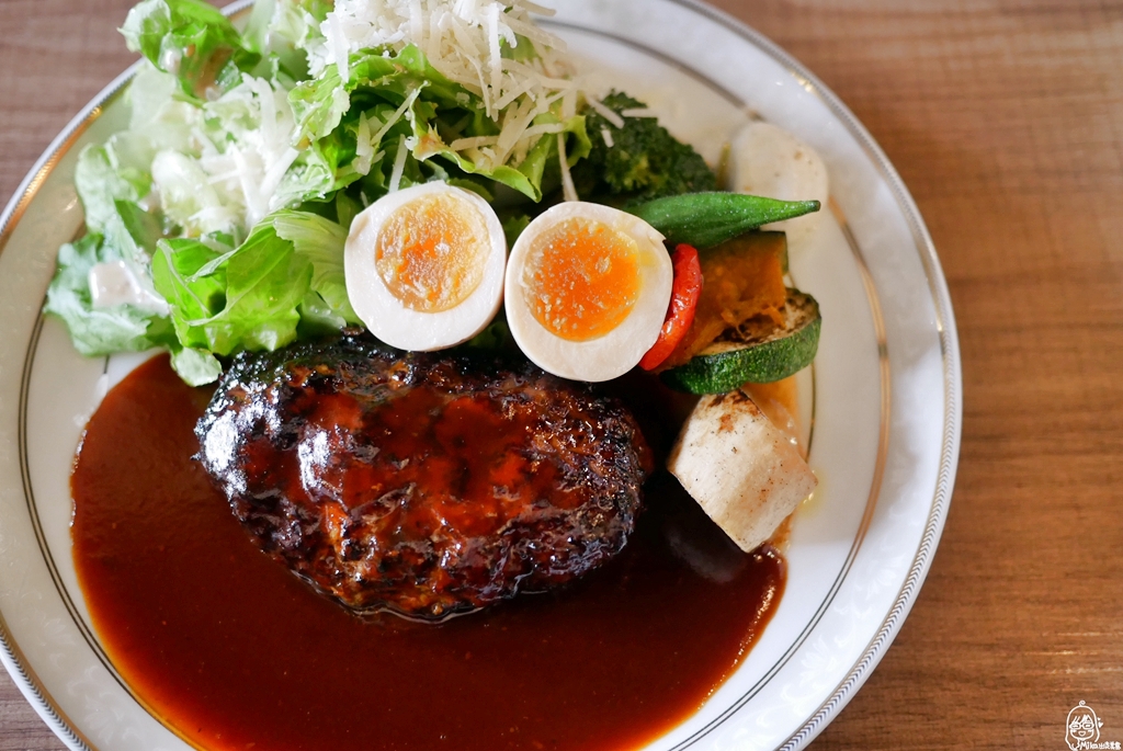 『台中。南屯區』 無米藏 和洋食｜一週只賣四天 沒預約想吃就得碰運氣，來自日本越光米煮成的土鍋炊飯＆與日本同步的美味 黑毛和牛 漢堡排專門店。