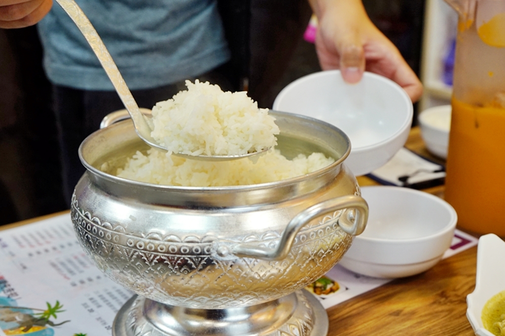 『桃園。美食』 曼谷小館 寶山店｜住宅區內巷弄間的隱藏版百元平價泰式料理  偏台式口味  份量大碗滿意。