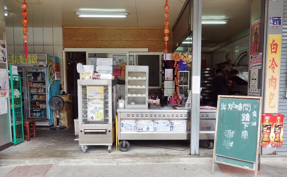 『台中。和平』 白冷冰棒＆白冷肉包｜谷關周邊美食推薦 必吃在地古早味冰棒  獨創口味五葉松汁枝仔冰還有傳承三代 將近一甲子的白冷肉包！