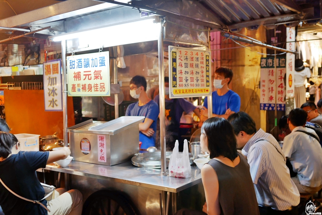 【基隆】 全家福元宵專賣店｜在地50年老店 古早味純手工製作 豬板油芝麻湯圓 還有酒釀加蛋也很補！盒裝冷凍湯圓可宅配外帶喔。