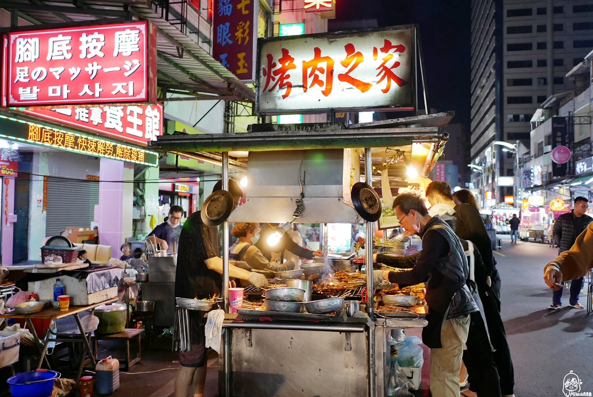 高雄 烤肉之家｜六合夜市內必吃烤肉 秘方特製醬汁 鹹甜入味帶點微焦炭香 烤功了得。