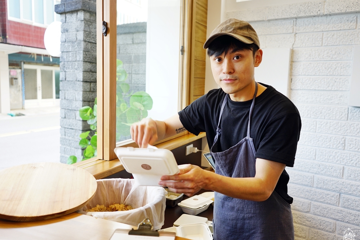 【中壢】兜兜油飯 DOUDOU｜純白文青風，帥哥主廚手作油飯！多種創意組合定食、便當，讓油飯也可以很日常。