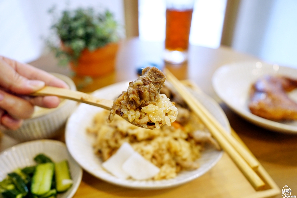 【中壢】兜兜油飯 DOUDOU｜純白文青風，帥哥主廚手作油飯！多種創意組合定食、便當，讓油飯也可以很日常。