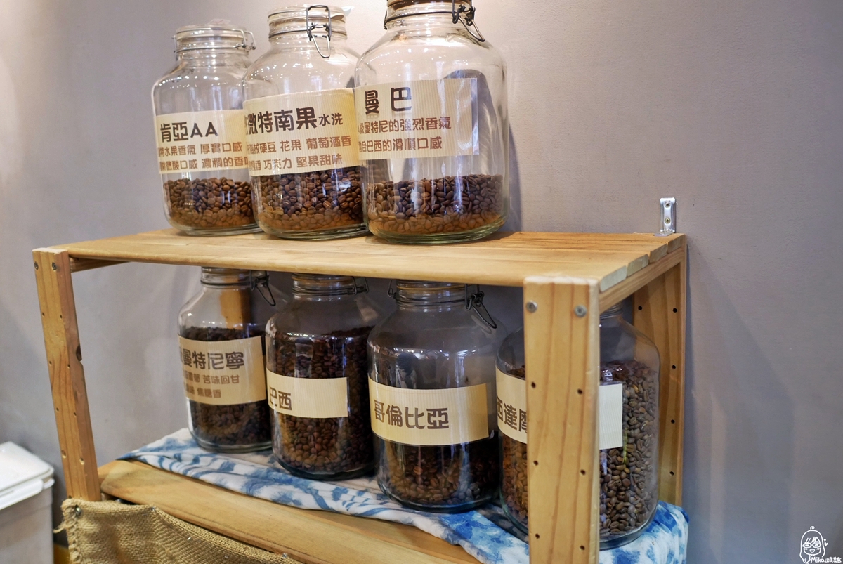 台北  咖啡熊 手烘咖啡 Coffee Shop｜捷運永安市場站 周邊咖啡廳推薦  新鮮自家手烘豆  手沖咖啡只要80元！還有特調飲料、輕食等…滿100就提供外送喔。