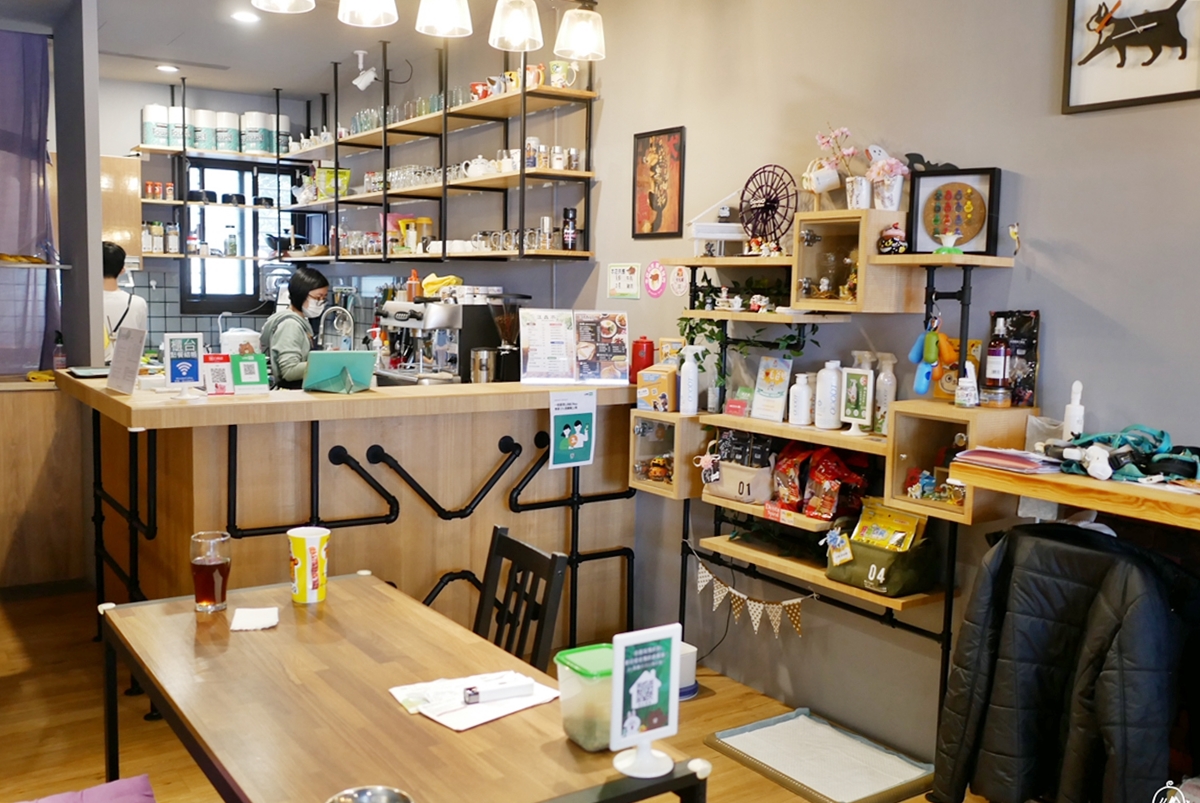 桃園  汪森市WonderCoffee 寵物咖啡餐廳｜桃園CP值最高的寵物餐廳  google評價近百則 4.8高分 是一家結合寵物旅館X咖啡廳X簡餐X選物店的親子寵物友善空間，平價大份量的樸實家常味 還有提供寵物鮮食喔。