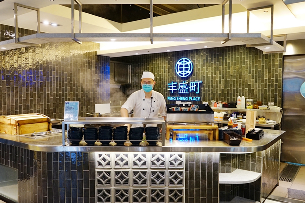 台中  丰盛町 台式茶餐廳｜火車站周邊美食推薦  台中公園旁 日曜天地OUTLET中庭台式茶餐廳 將大菜小做 一個人也可以獨享的合菜料理  激推白髮魔女鍋必吃。