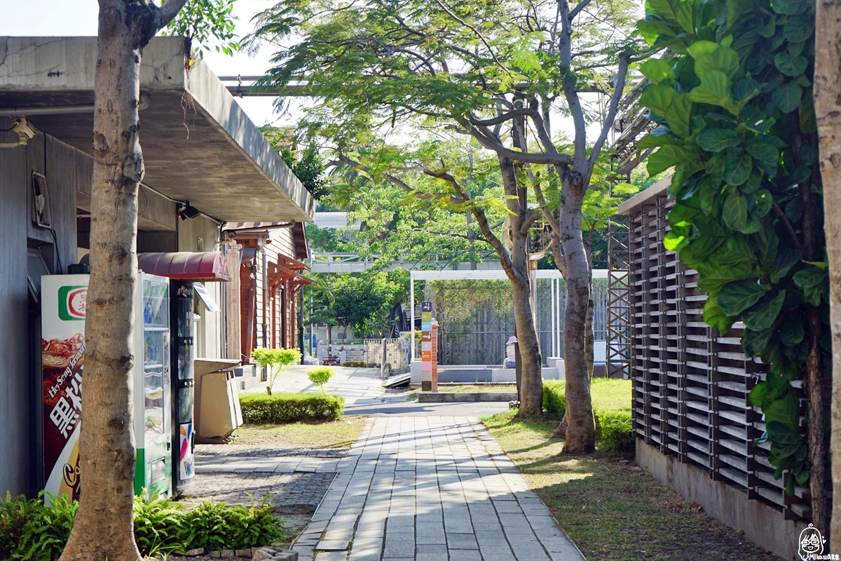 【臺中】文化創意產業園區｜後火車站周邊免費景點 舊台中酒廠活化新生成文化創意產業基地，是個集歷史建築、藝術文化、生活設計、市集展覽等..文創園區。