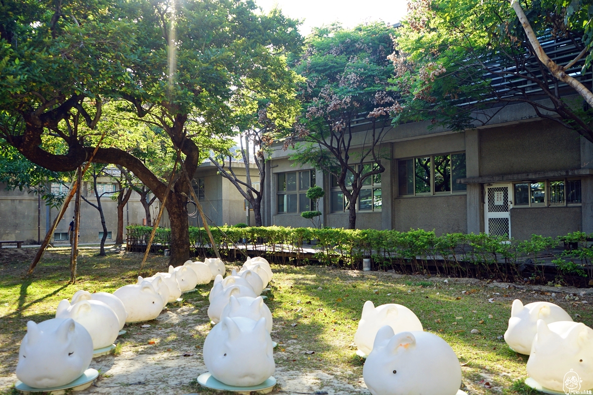 【臺中】文化創意產業園區｜後火車站周邊免費景點 舊台中酒廠活化新生成文化創意產業基地，是個集歷史建築、藝術文化、生活設計、市集展覽等..文創園區。