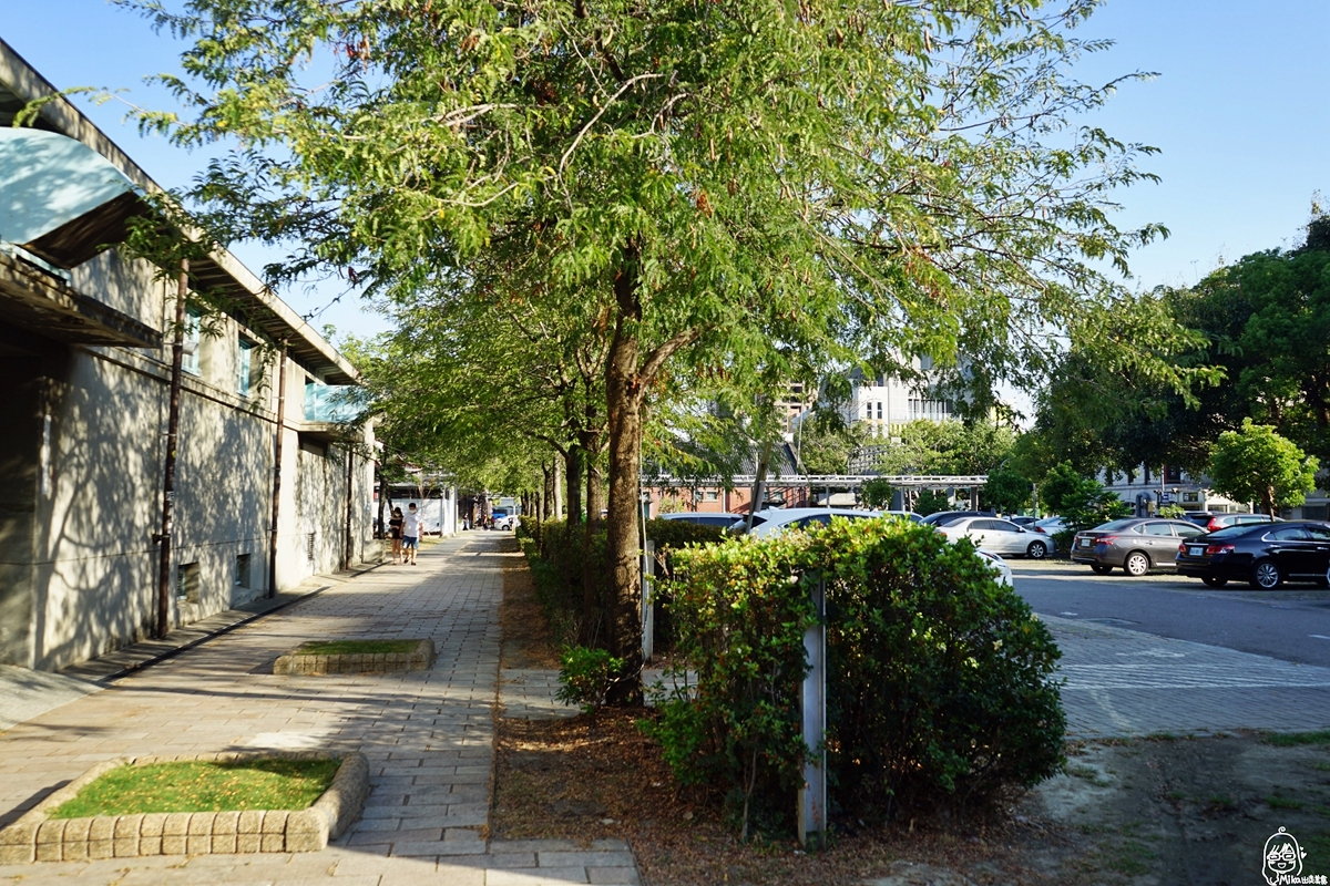 【臺中】文化創意產業園區｜後火車站周邊免費景點 舊台中酒廠活化新生成文化創意產業基地，是個集歷史建築、藝術文化、生活設計、市集展覽等..文創園區。