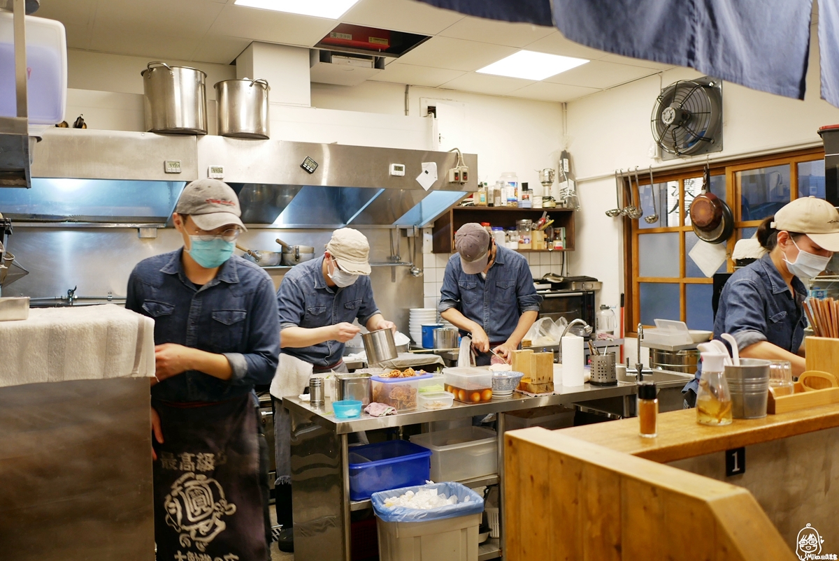 【桃園】 三冬麵舖｜藝文特區內排隊必吃拉麵 每週只賣四天  平日只賣3小時 還有號稱世界第二好吃的焦糖布丁。