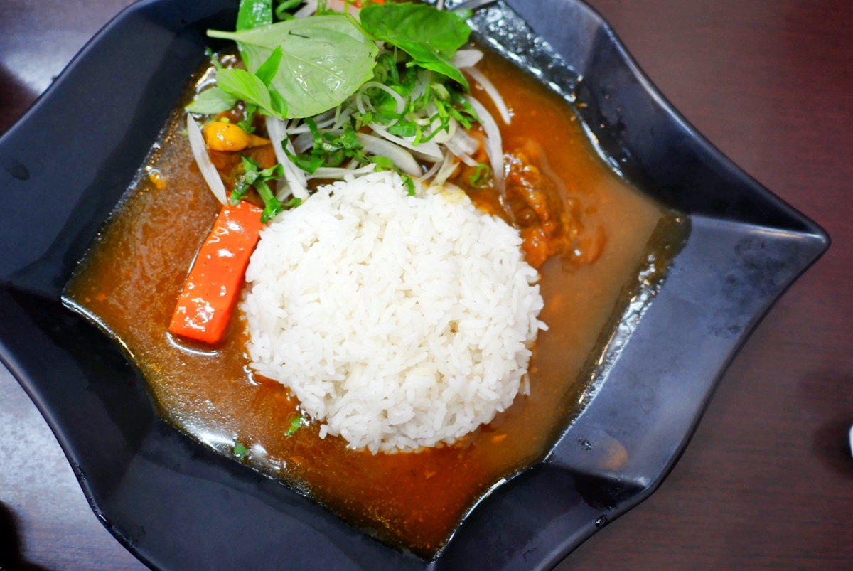 桃園  寶山街 回香越南美食館｜google評價4.3分 寶山黃昏市場旁 爽口夠味很夏天的平價越南小吃。