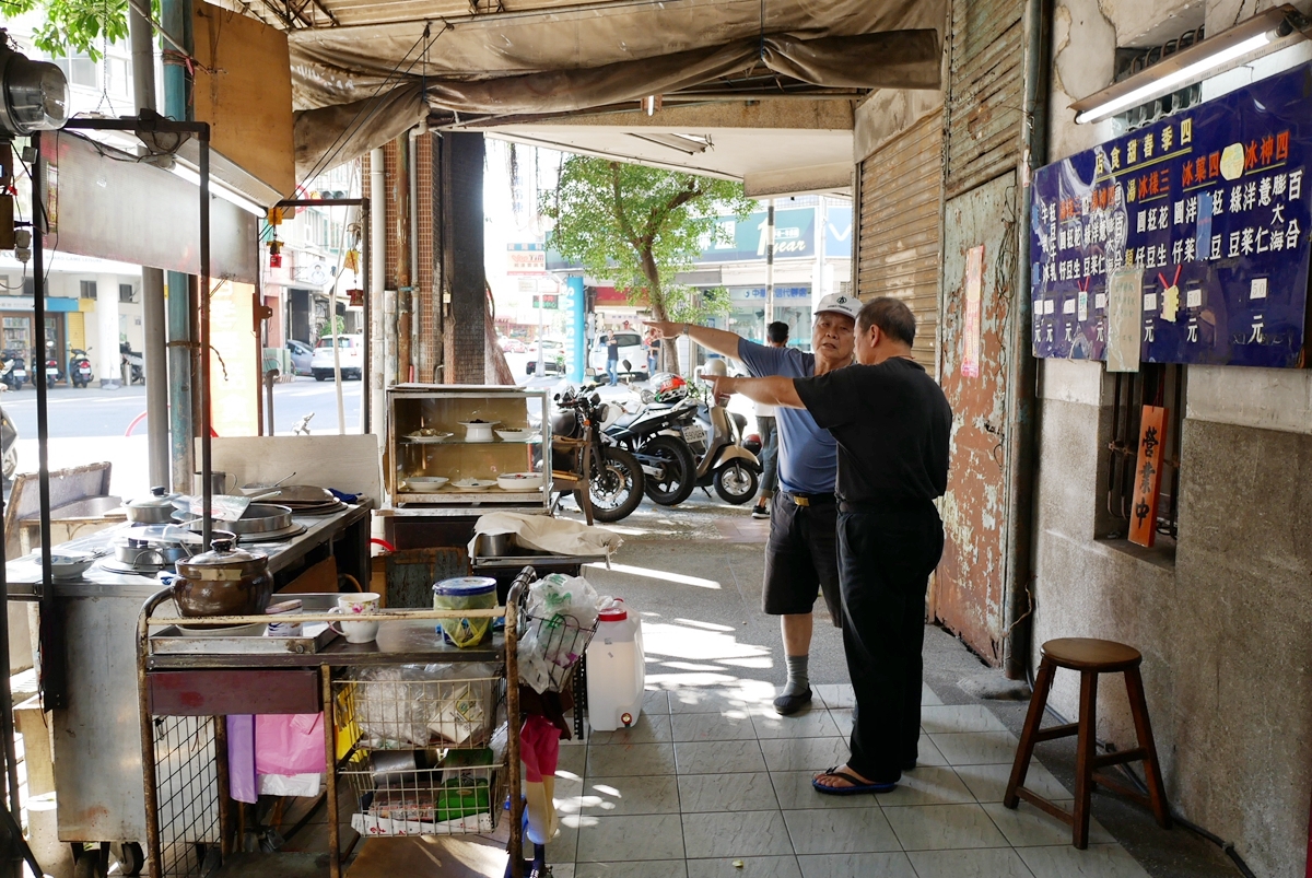 【台中】 第二市場   四季春甜食店｜台中最老冰店  手工慢製百年老店  推薦全台獨一無二『四神冰』必吃  這裡的四神冰竟然有五種料！？