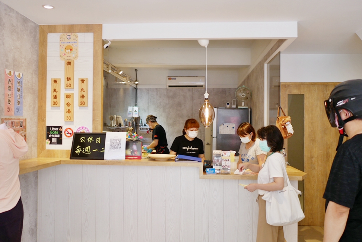 【桃園】健民潤餅｜近70年老店遷址後全新裝潢  簡約文青  每天自製現做在地古早味潤餅。