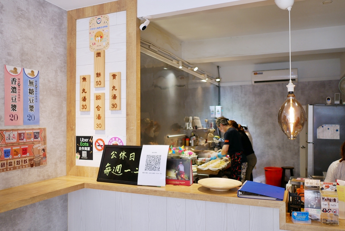 【桃園】健民潤餅｜近70年老店遷址後全新裝潢  簡約文青  每天自製現做在地古早味潤餅。