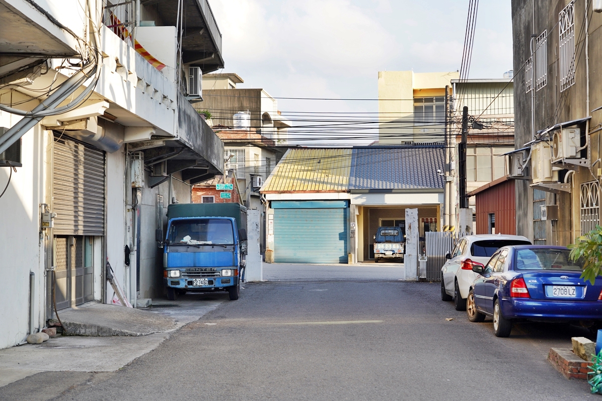 【苗栗】 頭份 屋咖人 Coffee Studio｜隱藏在木棧工廠內的手作木棧板咖啡館，私房鍋蒸布丁必點。