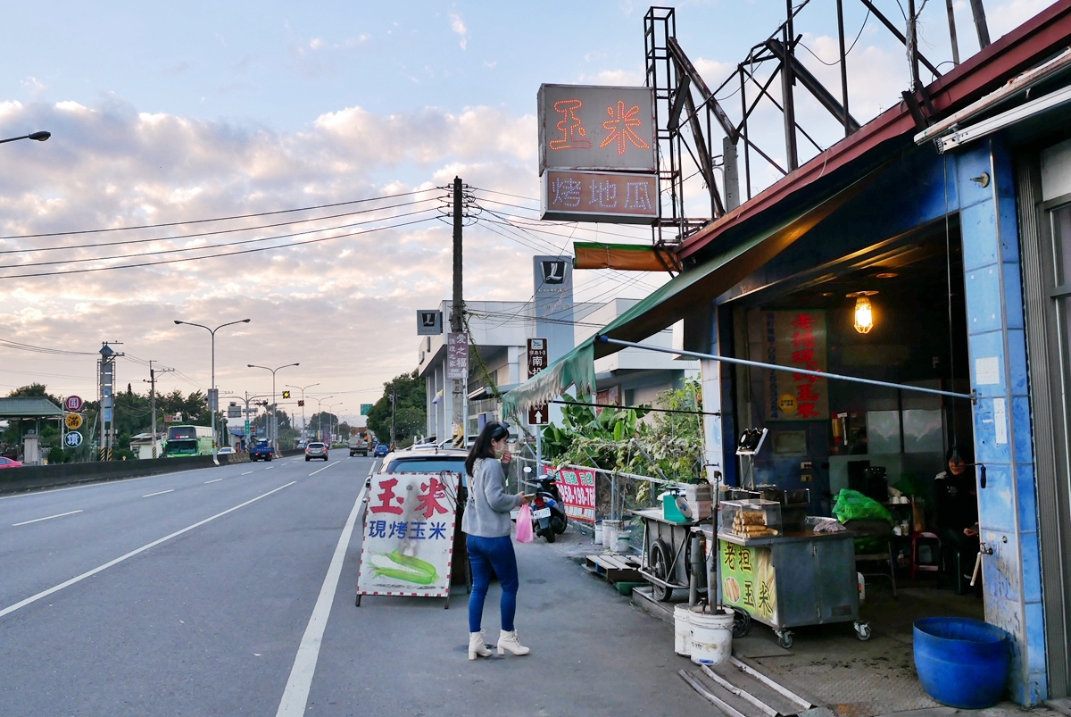 【南投】 草屯 老擔現烤玉米｜在地老店必吃隱藏版，google評價高達4.7顆星。炭火現烤古早味，還有60年傳承 108種香料調製而成的獨家醬料！