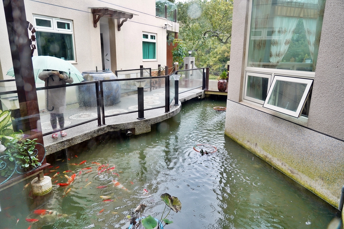 【苗栗】 慕雲想莊園B&B景觀餐廳 民宿｜頭屋交流道周邊 隱藏版的山中茶園別墅，擁有可觀星空景觀的房型，還有落羽松林、沙坑以及浪漫歐法晚宴。