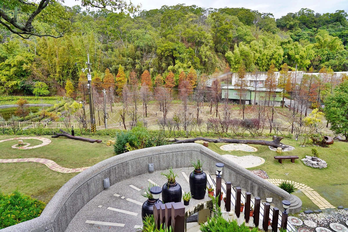 【苗栗】 慕雲想莊園B&B景觀餐廳 民宿｜頭屋交流道周邊 隱藏版的山中茶園別墅，擁有可觀星空景觀的房型，還有落羽松林、沙坑以及浪漫歐法晚宴。