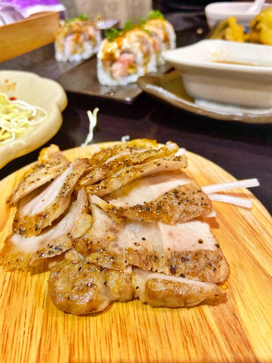 【桃園】 樂壽司•Raku美式壽司專賣 吃到飽｜美式加州壽司創意料理，點多少算多少，單點超過688元就以吃到飽計價。