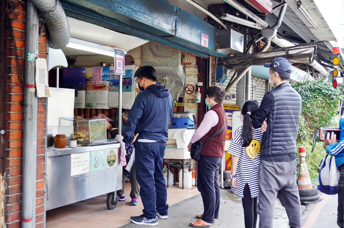 【桃園】 中壢 老牌曾水煎包｜40年排隊老店  在地最強水煎包！現做現煎 一出爐就秒殺  一顆只要9元。