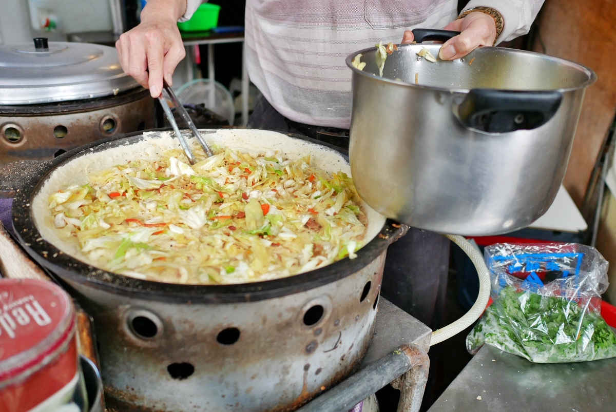 【台中】 順口香麥仔煎｜第三市場內必吃 在地排隊33年老店   現點現做的古早味小點心。