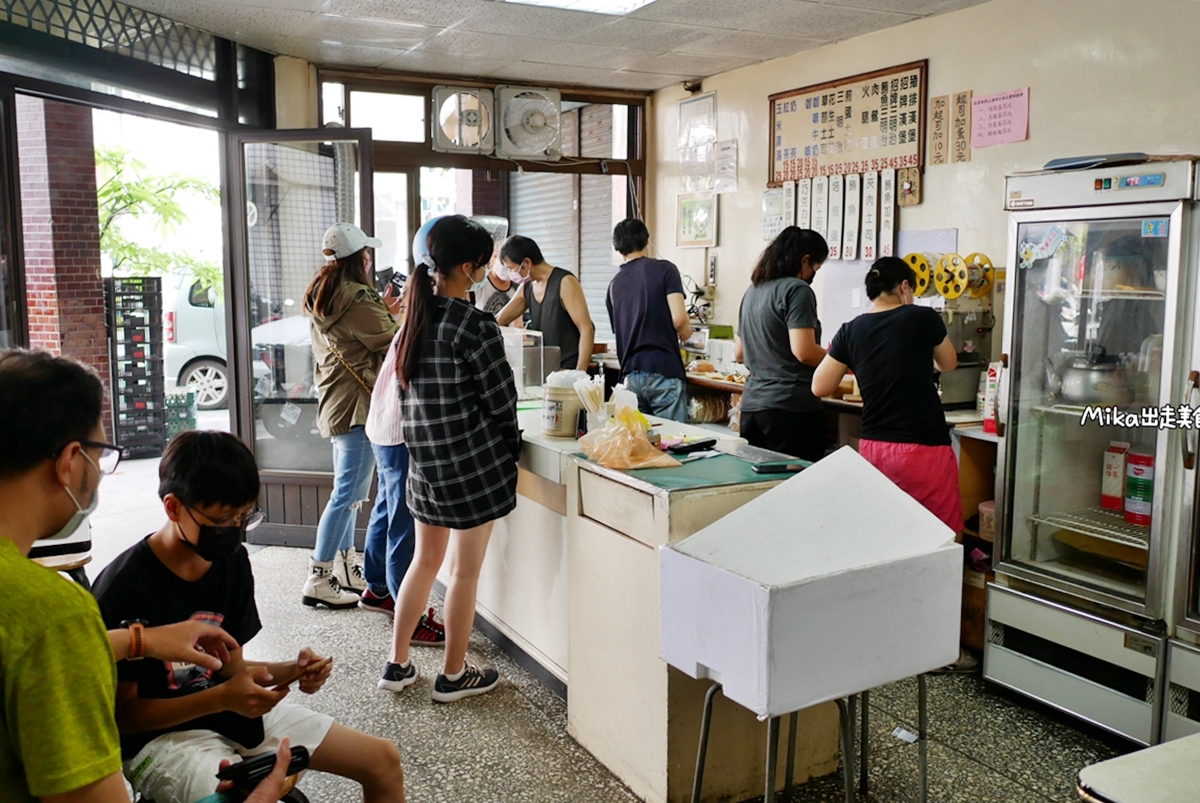 【桃園】 明峯早餐店｜桃園也有厲害的肉蛋土司！在地早餐名店  必點超人氣古早味豬排漢堡、三明治。