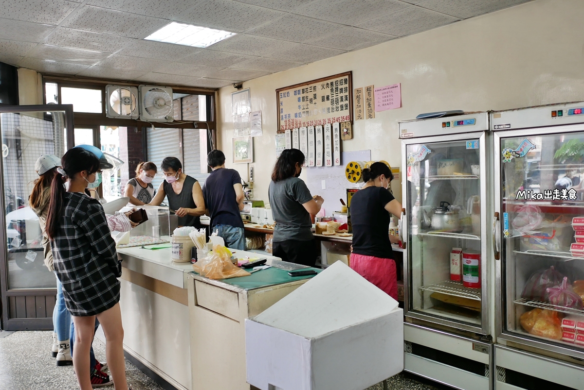 【桃園】 明峯早餐店｜桃園也有厲害的肉蛋土司！在地早餐名店  必點超人氣古早味豬排漢堡、三明治。