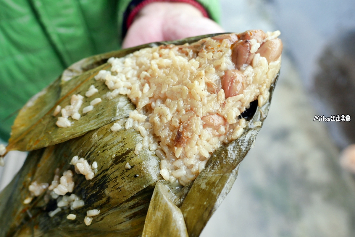 【桃園】 中壢 佳珍姐肉粽 菜包 艾草粄｜檳榔攤裡面賣肉粽！？隱藏版肉粽、鹼粽、菜包、艾草粄還有紫米紅豆口味的紅粄以及平日限定麻糬喔。