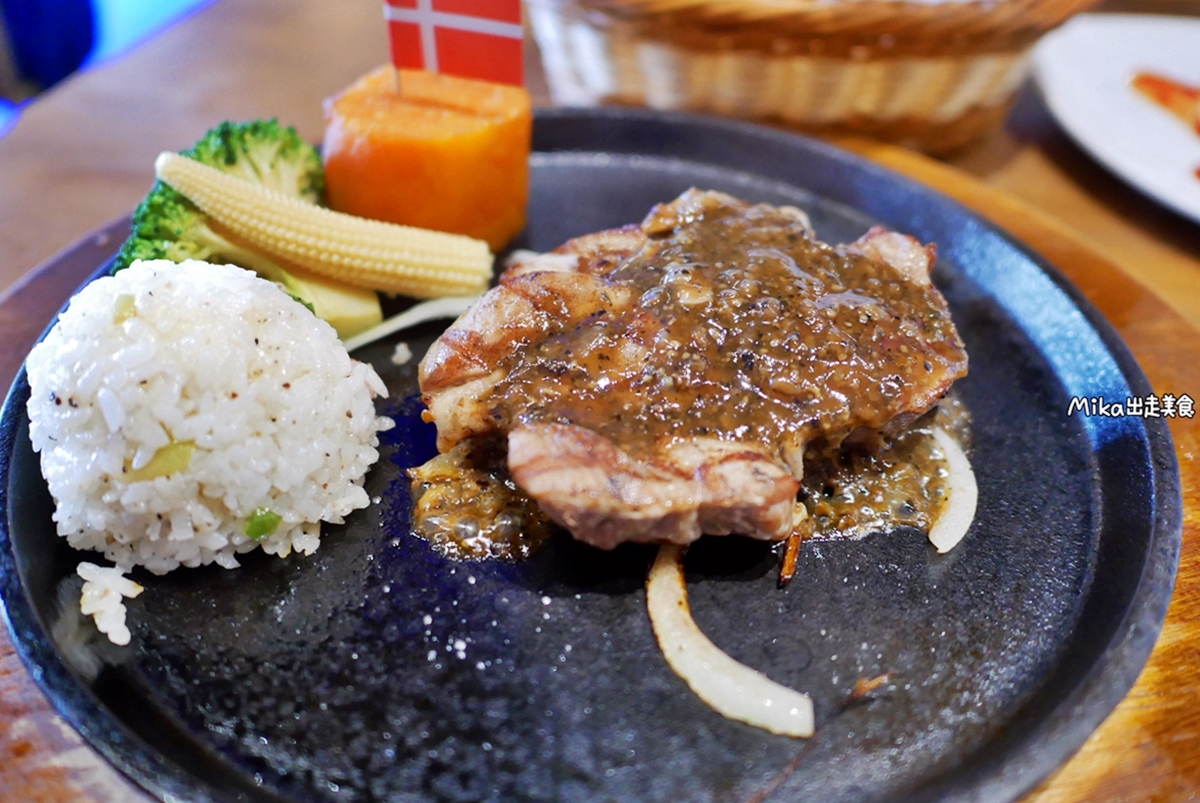 【桃園】 史堤克牛排 桃園國際店｜服務很熱情的美式派對風 牛排店，半自助吧 薯條、飲料、濃湯、水果吃到飽。