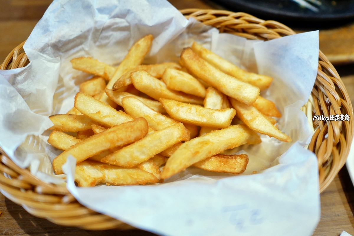 【桃園】 史堤克牛排 桃園國際店｜服務很熱情的美式派對風 牛排店，半自助吧 薯條、飲料、濃湯、水果吃到飽。