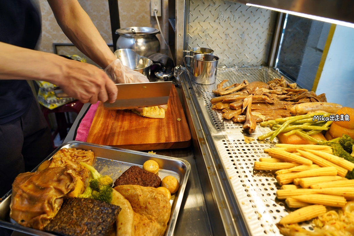 【桃園】 中壢  秘製滷味（桃園中原店）｜中原夜市美食 祖傳秘方 秘製冷滷味正流行，秘醬滷味有迷人焦色，吃起來卻意外爽口好吃又入味，無負擔的宵夜美食。