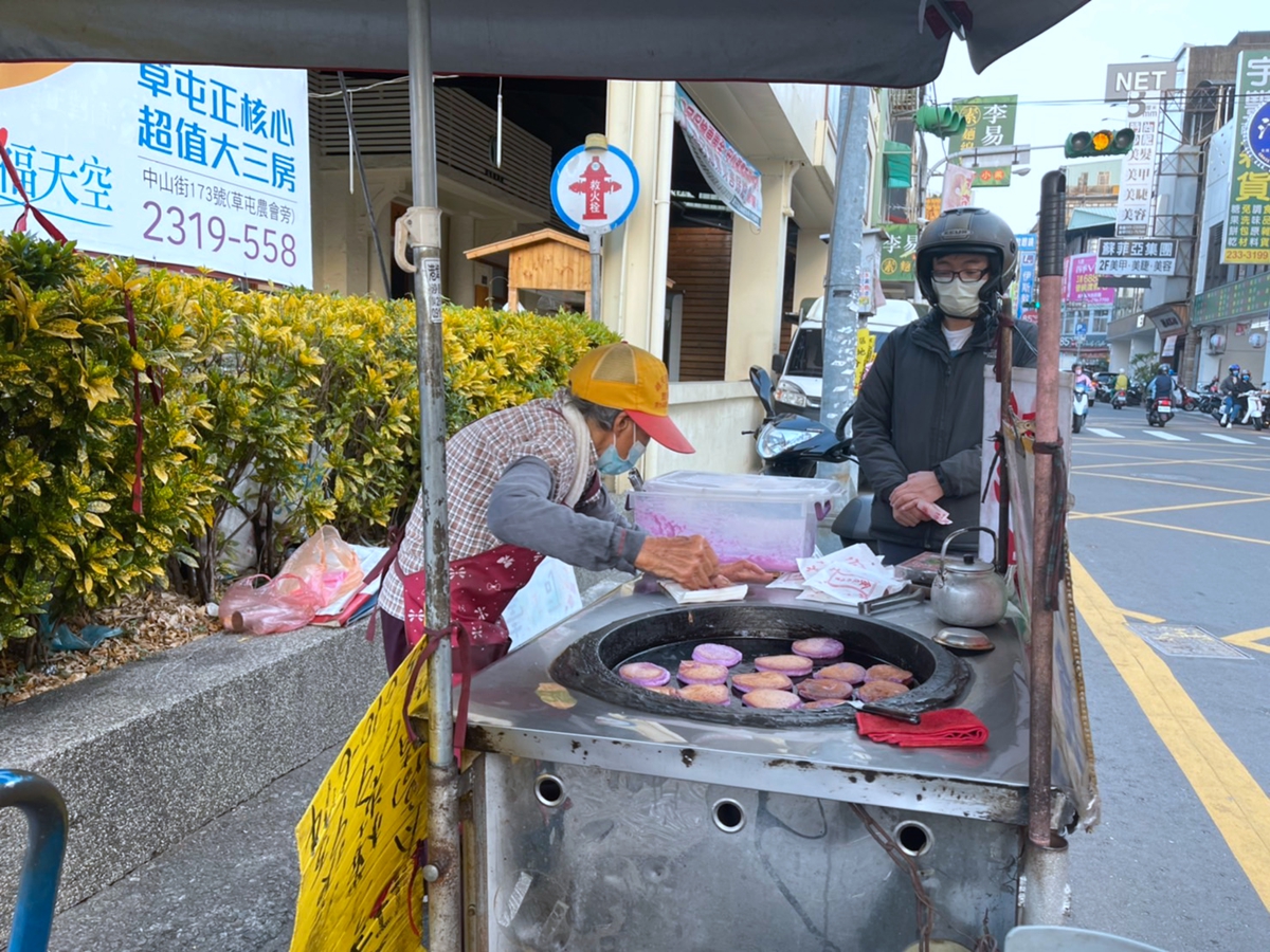 【南投】 草屯 李蘇古早味紅薯餅｜超人氣古早味 親切草屯阿嬤的慢煎紅薯餅。