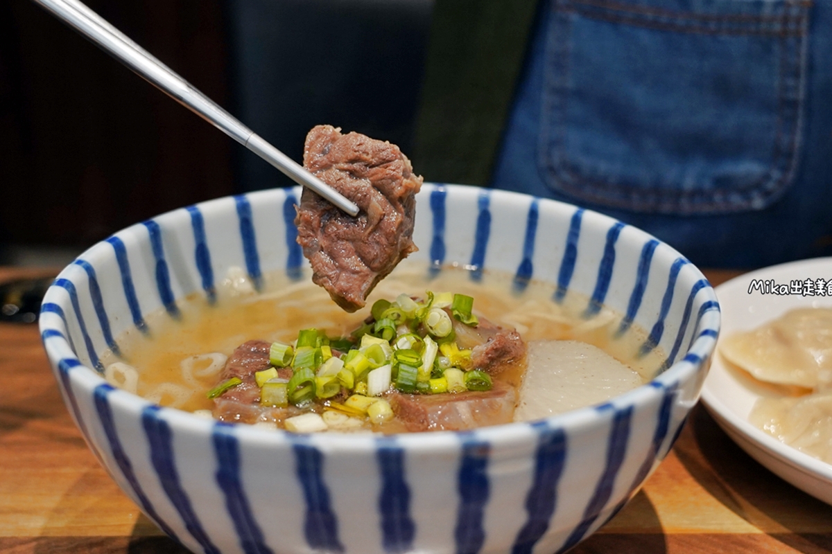 【桃園】 小巷子清燉牛肉麵  中壢店｜威尼斯周邊巷弄間 自然甜的清燉湯頭牛肉拉麵，還有麻辣香魯味。