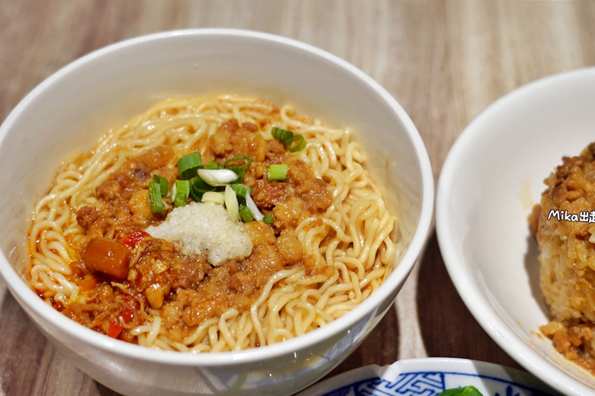 【金門】 雨川食堂 | 這樣很金門 必點高粱肉燥飯＋一條根雞湯，用在地食材顛覆傳統，讓很街頭的小吃也可以懷舊文青。