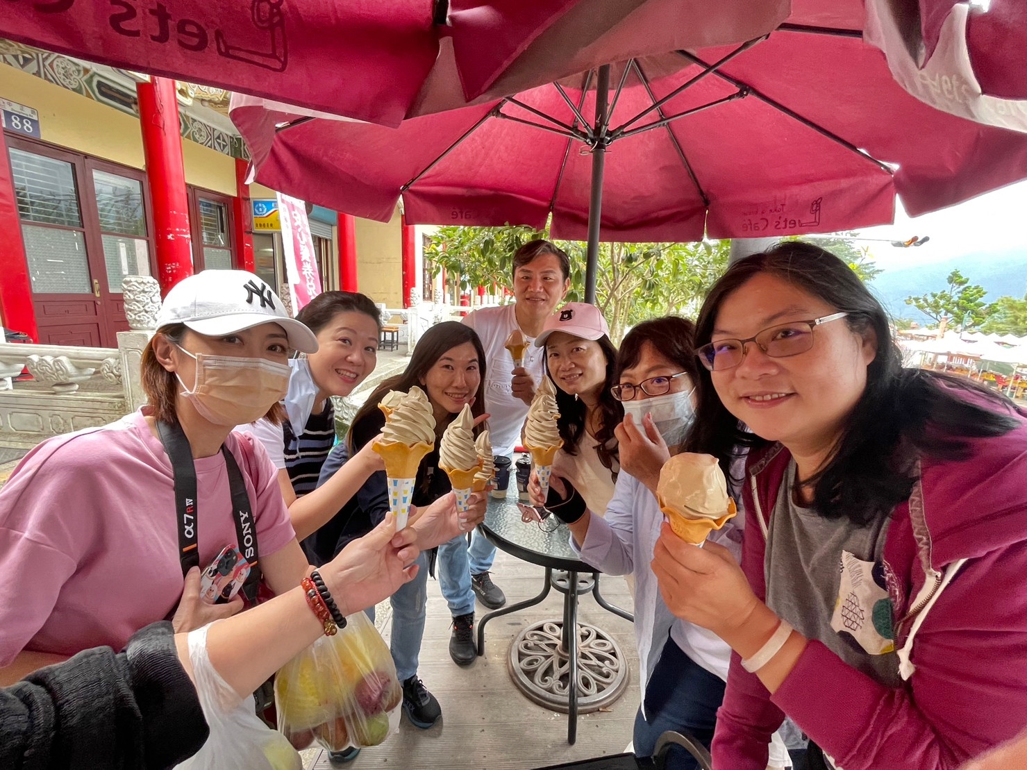 【台中】 梨山賓館/梨山水果街/希利克步道｜台灣最高宮殿旅館原來在梨山部落內！後方有隱藏版 絕美希利克步道，前方則是水果街，教你怎麼買才能不被雷。