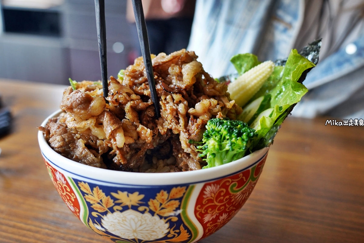 【苗栗】 宮本武丼 直火燒肉  頭份中華店｜高溫直火炙燒 大盛肉量 平價日式丼飯餐廳推薦，最低只要120元起！呼叫肉控 這裡直火炭燒 肉爆多，還有提供雞湯、紅茶、霜淇淋任你吃到飽。