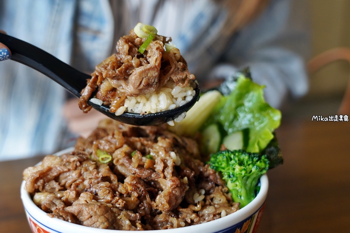 【苗栗】 宮本武丼 直火燒肉  頭份中華店｜高溫直火炙燒 大盛肉量 平價日式丼飯餐廳推薦，最低只要120元起！呼叫肉控 這裡直火炭燒 肉爆多，還有提供雞湯、紅茶、霜淇淋任你吃到飽。