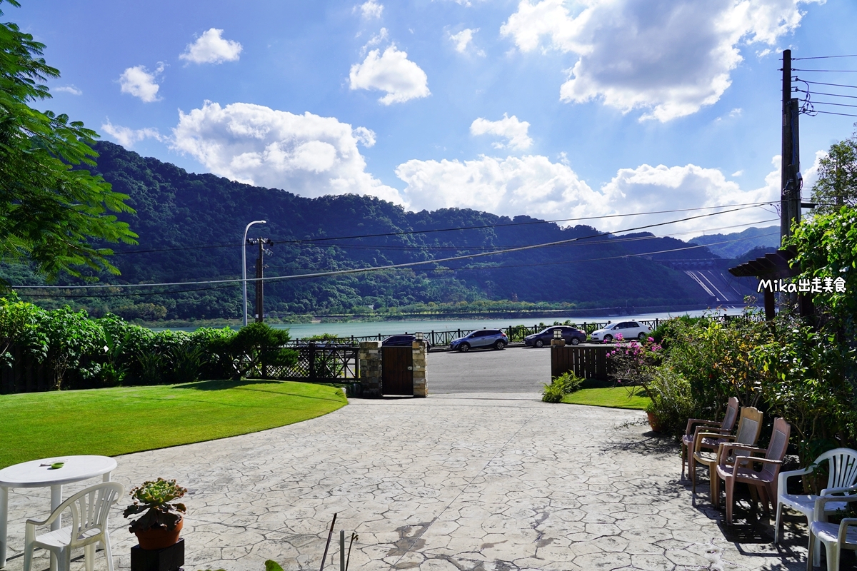 【桃園】 龍潭 尼爾瓦特 NEAR WATER café｜石門水庫搖滾區第一排景觀咖啡廳，獨棟別墅 環境幽靜舒適 每日限量甜點還有手沖咖啡，重點是貼心不限時。