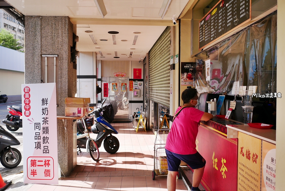 【台北】 陳季炸雞 北投店＆蔡家紅茶｜人氣排隊老牌市場炸雞 5隻雞翅110元，雞排只要55元，皮酥肉多汁 CP值超高，隔壁古早味紅茶店也好喝。