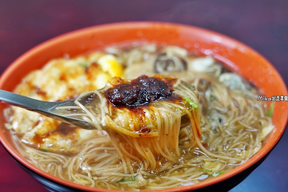 【桃園】 中壢 四味飄香｜獨門花麻麵線＋炸蛋 超銷魂！還有臭豆腐，蚵仔麵線，炸蚵仔酥，炸肥腸都是招牌必點。