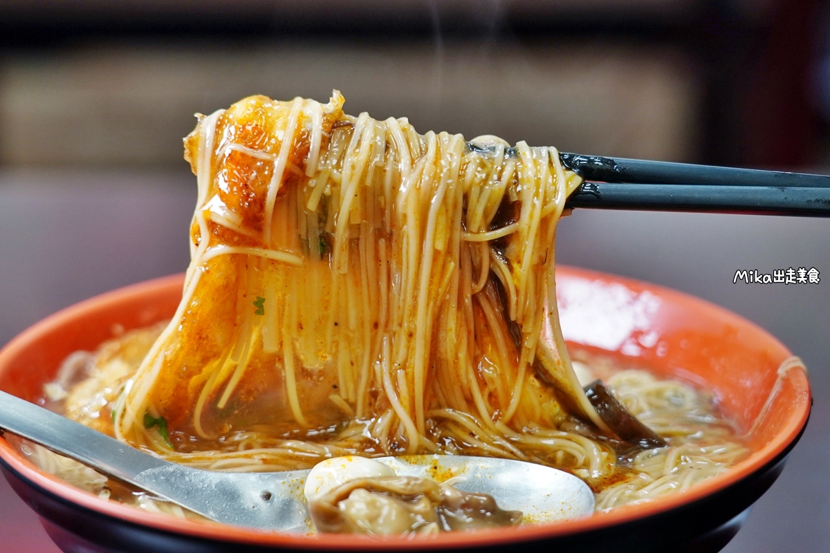 【桃園】 中壢 四味飄香｜獨門花麻麵線＋炸蛋 超銷魂！還有臭豆腐，蚵仔麵線，炸蚵仔酥，炸肥腸都是招牌必點。