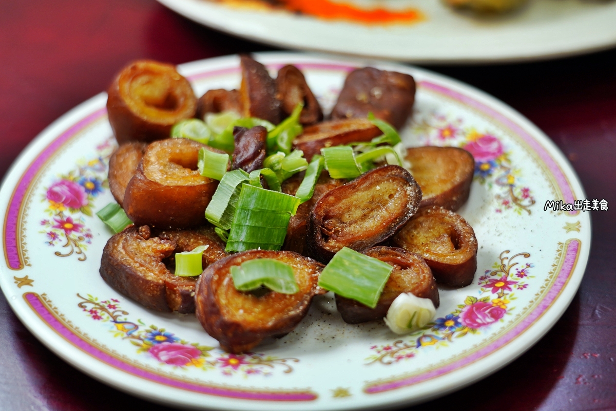 【桃園】 中壢 四味飄香｜獨門花麻麵線＋炸蛋 超銷魂！還有臭豆腐，蚵仔麵線，炸蚵仔酥，炸肥腸都是招牌必點。