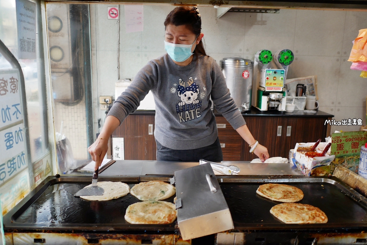 【桃園】 新屋 億客蔥抓餅(總店)｜純手工桿製，蔥香迷人 多層次酥香帶Q的在地銅板小吃，心目中100分蔥抓餅！